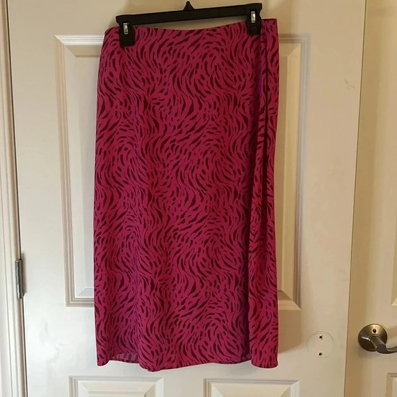 Nine West Side Ruched Midi Skirt Size M Zig Zag Zebra - Picture 6 of 8